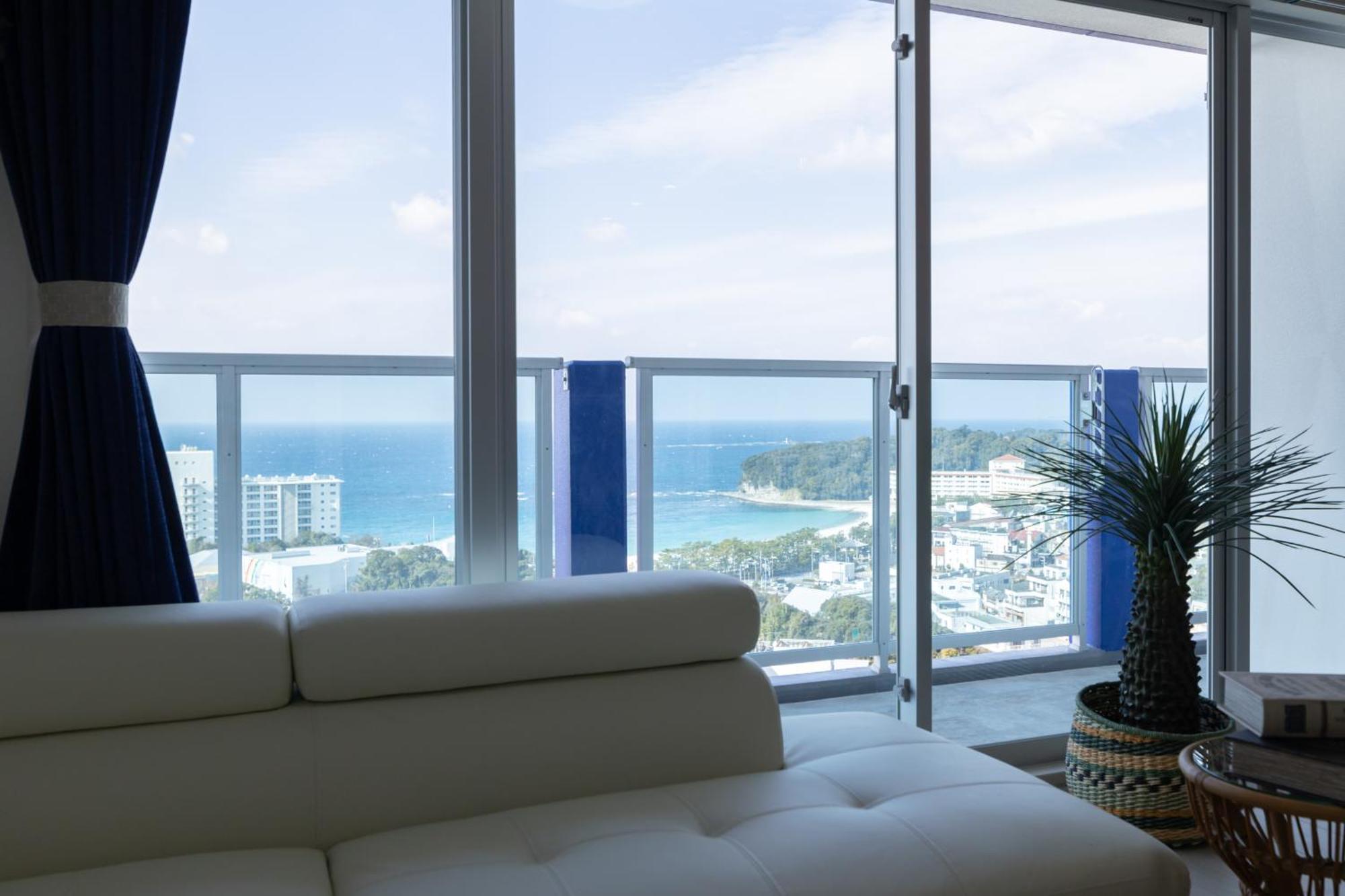 クリスタルエグゼ南紀白浜2 Aparthotel Shirahama Rum bild